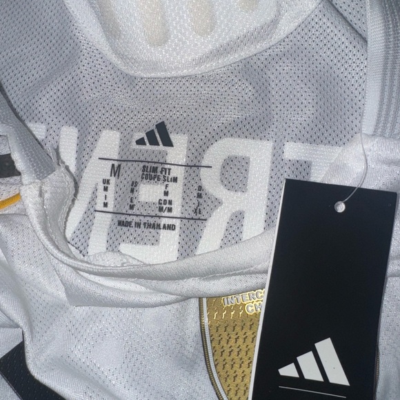 Real Madrid 25/26 Home Jersey - Picture 3 of 3